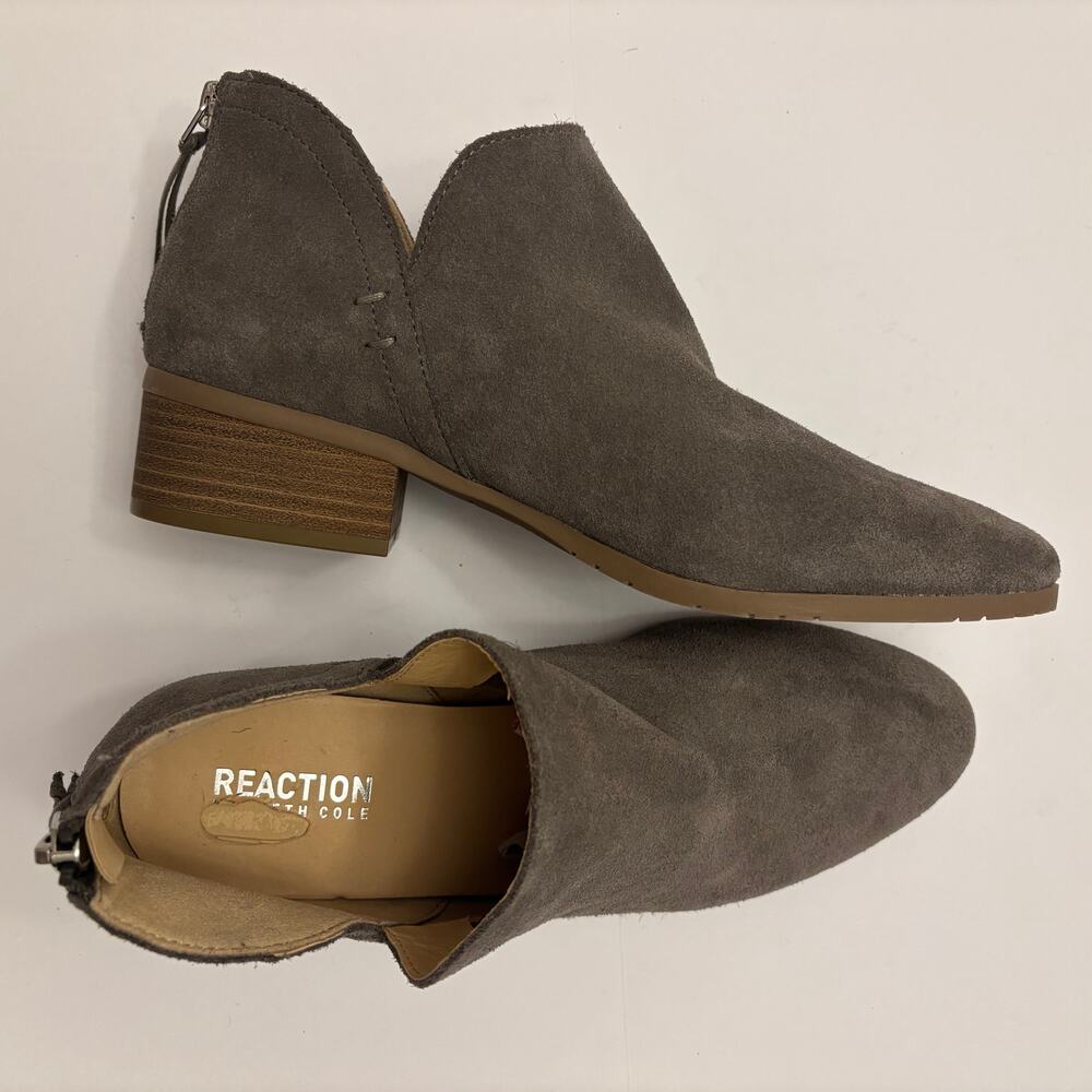 Kenneth Cole Reaction Side Skip Womens 7.5 Gray Suede Ankle Booties Back Zip